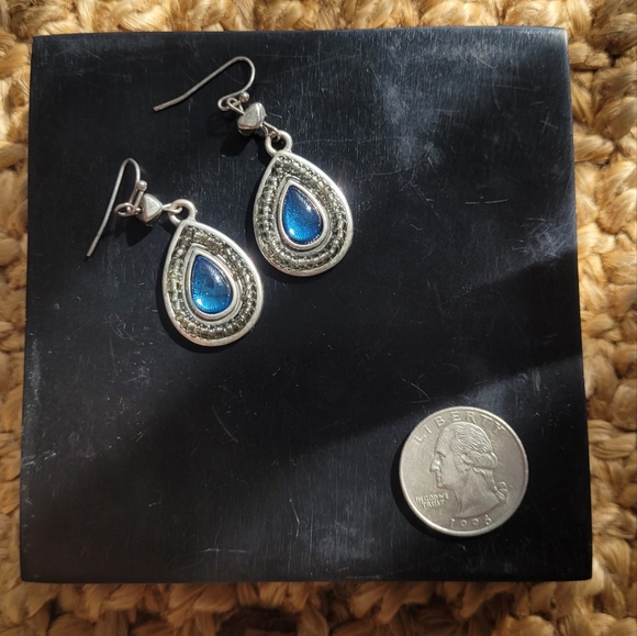 Vintage blue and silver teardrop earrings - Picture 1 of 3